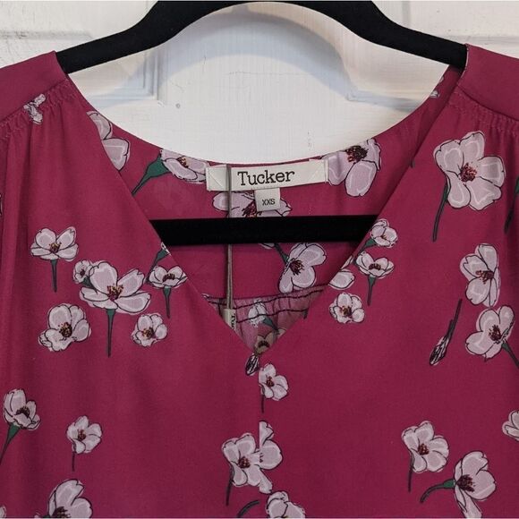 Tucker Chelsea Top Tahitian Gardenia in Double Georgette Silk Blouse Floral - Picture 4 of 10